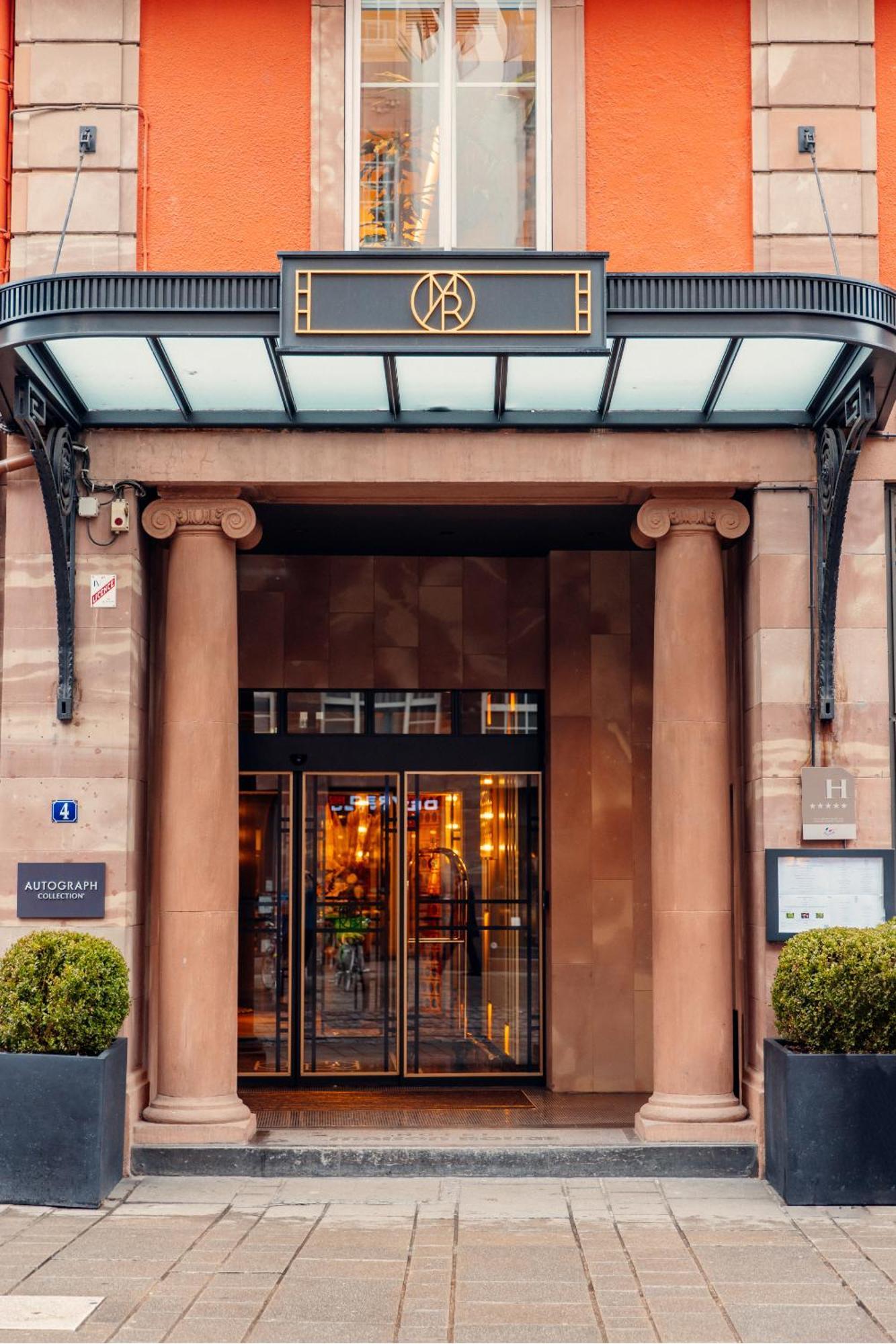 Maison Rouge Strasbourg Hotel & Spa, Autograph Collection Exterior foto Entrance to the hotel
