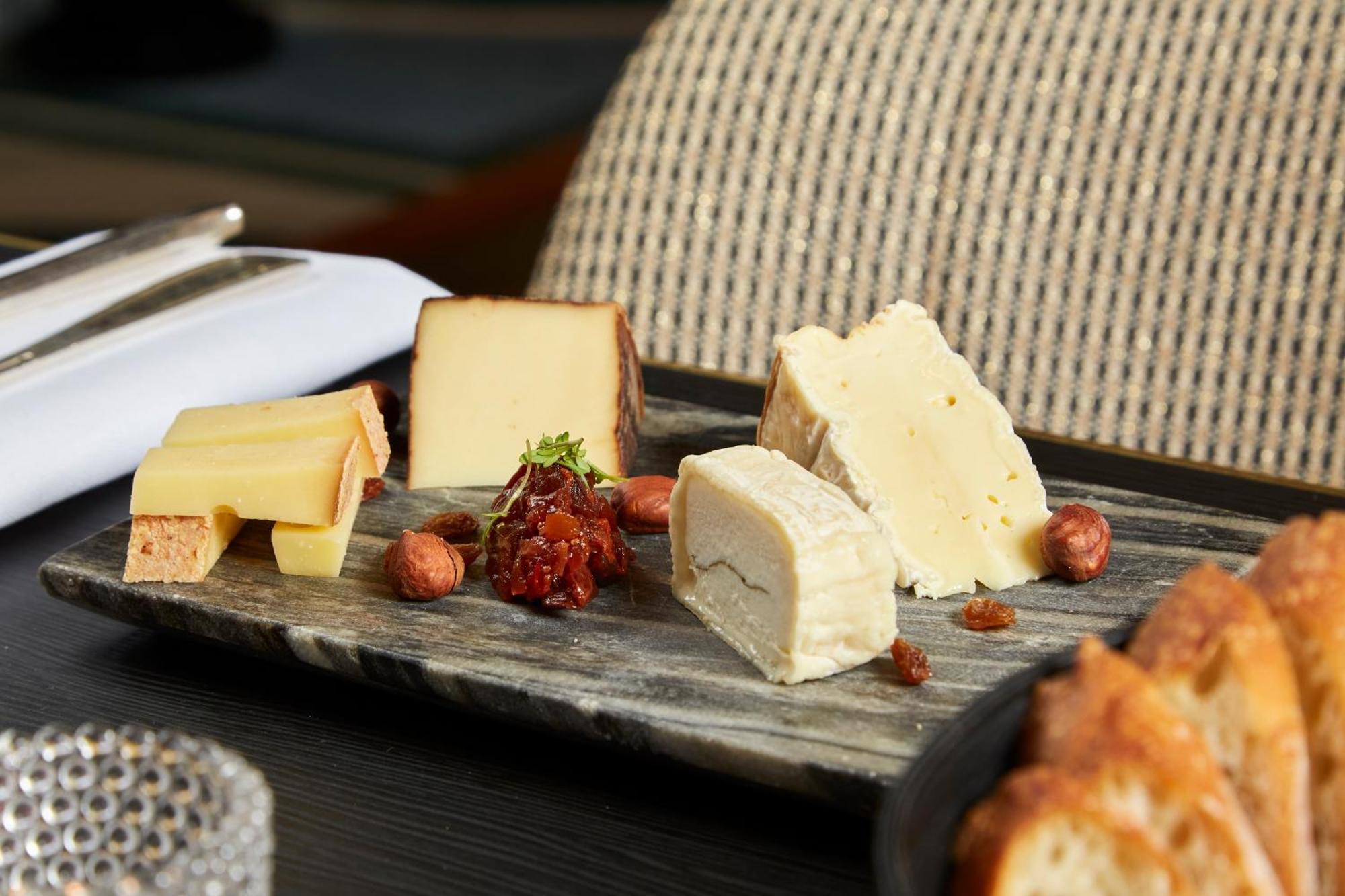 Maison Rouge Strasbourg Hotel & Spa, Autograph Collection Exterior foto Cheese platter