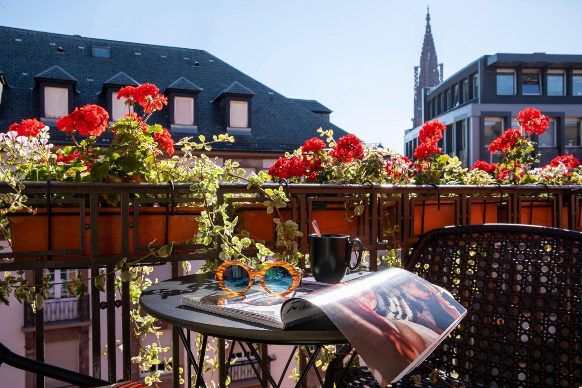 Maison Rouge Strasbourg Hotel & Spa, Autograph Collection Exterior foto A balcony in Cologne, Germany