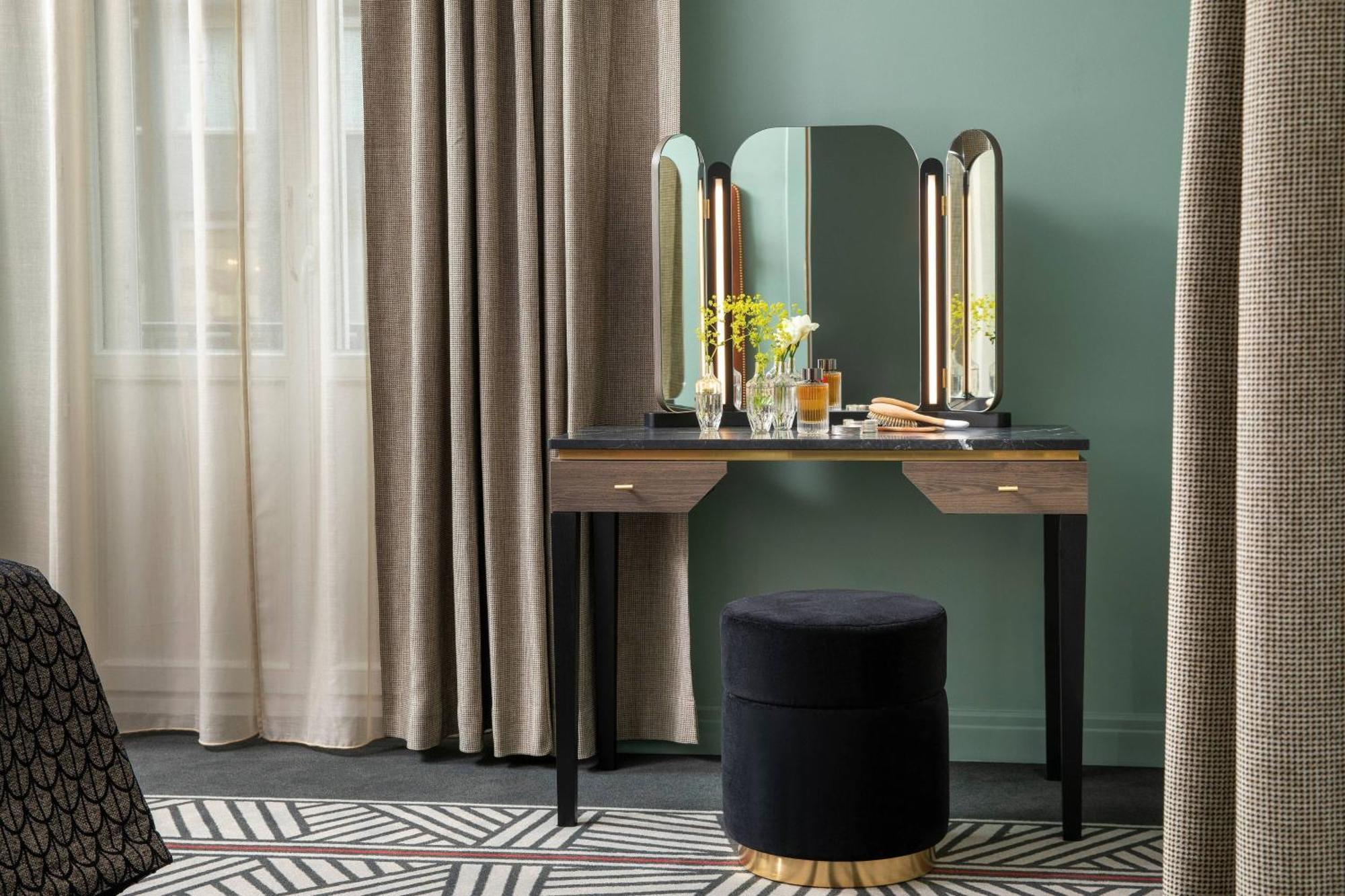Maison Rouge Strasbourg Hotel & Spa, Autograph Collection Exterior foto A dressing table